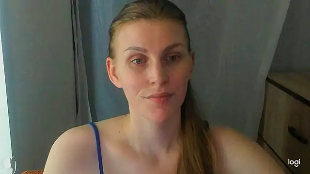 Snapshot of JuliaMuuun chatting on June 14, 8:21 pm JuliaMuuun online show from June 14, 8:21 pm