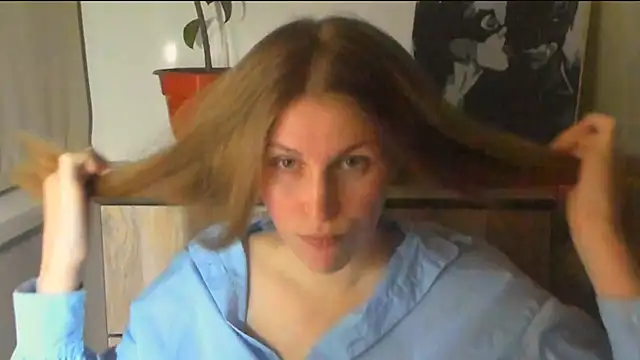 JuliaMuuun online show from March 28, 7:59 pm