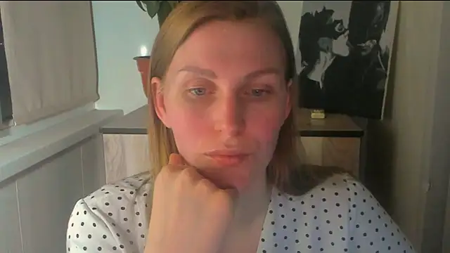 JuliaMuuun online show from April 28, 9:30 pm