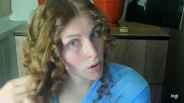 JuliaMuuun online show from May 15, 9:02 pm