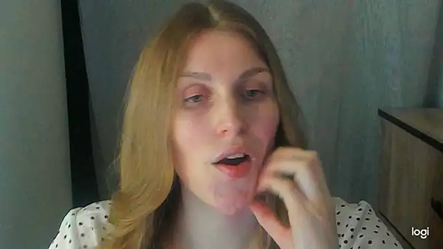 Snapshot of JuliaMuuun chatting on June 9, 8:43 pm JuliaMuuun online show from June 9, 8:43 pm