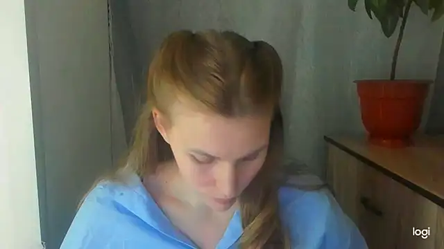 JuliaMuuun online show from May 31, 8:09 pm
