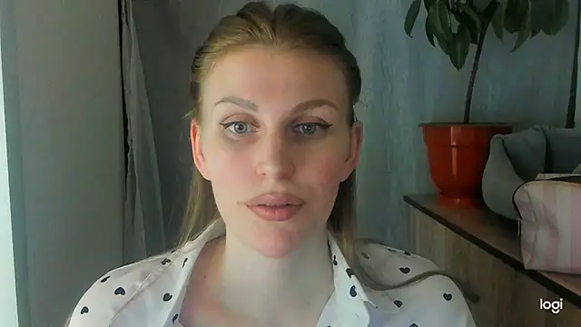 Snapshot of JuliaMuuun chatting on June 6, 8:58 pm JuliaMuuun online show from June 6, 8:58 pm