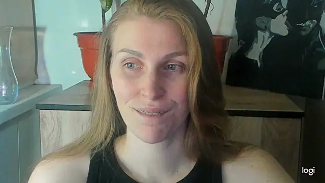 JuliaMuuun online show from May 28, 8:15 pm