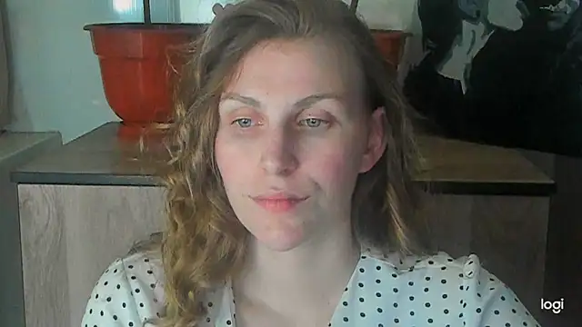 JuliaMuuun online show from May 18, 9:30 pm