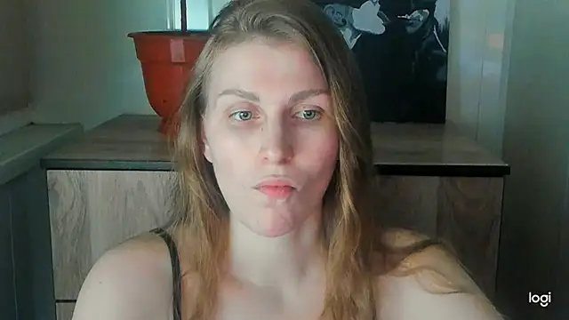 Snapshot of JuliaMuuun chatting on July 4, 11:20 pm JuliaMuuun online show from July 4, 11:20 pm