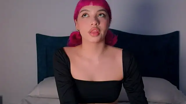 Snapshot of angelinhaaa chatting on December 3, 2:34 am angelinhaaa online show from December 3, 2:34 am