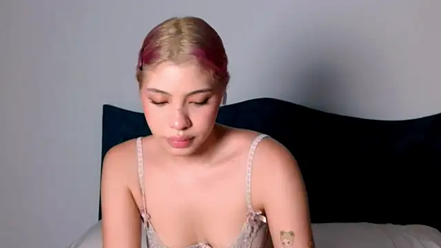 Snapshot of angelinhaaa chatting on November 9, 1:42 am angelinhaaa online show from November 9, 1:42 am