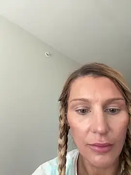 Snapshot of BaddieBossXX2 chatting on May 2, 6:35 pm BaddieBossXX2 online show from May 2, 6:35 pm