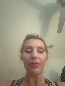 Snapshot of BaddieBossXX2 chatting on May 23, 11:42 am BaddieBossXX2 online show from May 23, 11:42 am