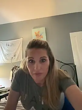 Snapshot of BaddieBossXX2 chatting on November 16, 1:05 pm BaddieBossXX2 online show from November 16, 1:05 pm