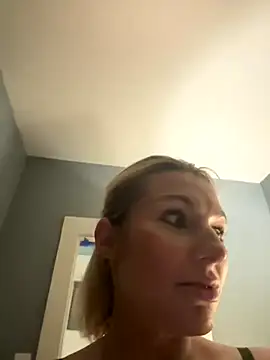 Snapshot of BaddieBossXX2 chatting on November 14, 3:54 am BaddieBossXX2 online show from November 14, 3:54 am