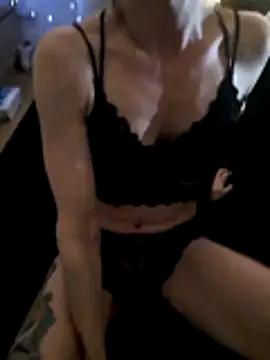 Prinny-LouX online show from February 10, 11:48 pm