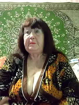 Snapshot of CrystalLime6411 chatting on January 5, 5:27 pm CrystalLime6411 online show from January 5, 5:27 pm