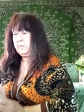 Snapshot of CrystalLime6411 chatting on February 9, 10:13 am CrystalLime6411 online show from February 9, 10:13 am