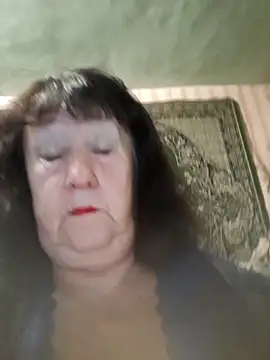 Snapshot of CrystalLime6411 chatting on October 27, 4:57 am CrystalLime6411 online show from October 27, 4:57 am