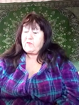 Snapshot of CrystalLime6411 chatting on February 6, 7:59 am CrystalLime6411 online show from February 6, 7:59 am