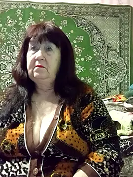 Snapshot of CrystalLime6411 chatting on January 14, 5:00 am CrystalLime6411 online show from January 14, 5:00 am