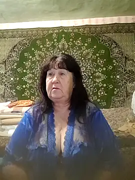 Snapshot of CrystalLime6411 chatting on November 8, 6:28 am CrystalLime6411 online show from November 8, 6:28 am