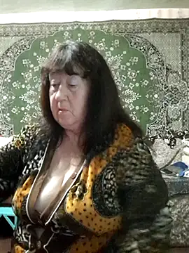 Snapshot of CrystalLime6411 chatting on November 29, 5:02 pm CrystalLime6411 online show from November 29, 5:02 pm