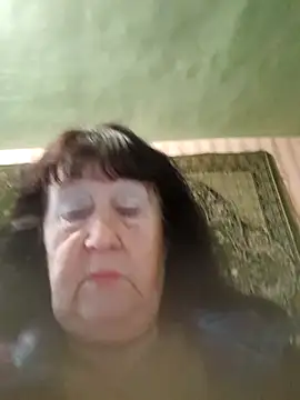 Snapshot of CrystalLime6411 chatting on October 25, 9:41 am CrystalLime6411 online show from October 25, 9:41 am