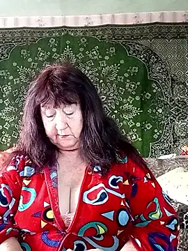 Snapshot of CrystalLime6411 chatting on January 12, 10:00 am CrystalLime6411 online show from January 12, 10:00 am