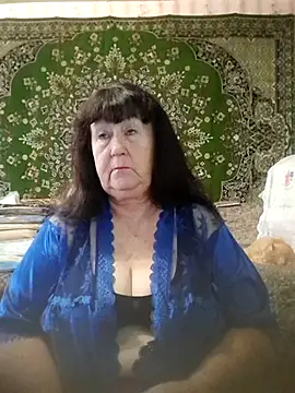 Snapshot of CrystalLime6411 chatting on October 28, 11:42 am CrystalLime6411 online show from October 28, 11:42 am