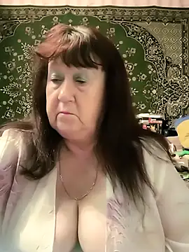 CrystalLime6411 online show from May 12, 1:13 am