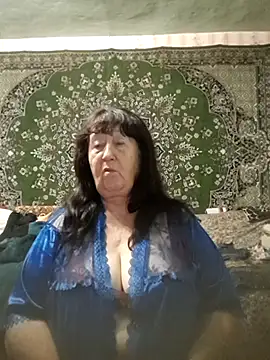 Snapshot of CrystalLime6411 chatting on November 24, 5:35 pm CrystalLime6411 online show from November 24, 5:35 pm