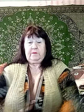 Snapshot of CrystalLime6411 chatting on January 15, 11:46 am CrystalLime6411 online show from January 15, 11:46 am