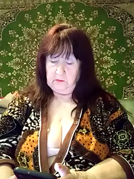 Snapshot of CrystalLime6411 chatting on February 9, 10:19 pm CrystalLime6411 online show from February 9, 10:19 pm