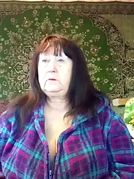 Snapshot of CrystalLime6411 chatting on February 12, 7:30 am CrystalLime6411 online show from February 12, 7:30 am