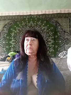 Snapshot of CrystalLime6411 chatting on November 3, 9:02 am CrystalLime6411 online show from November 3, 9:02 am