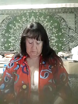 Snapshot of CrystalLime6411 chatting on November 18, 4:27 am CrystalLime6411 online show from November 18, 4:27 am