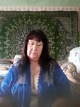 Snapshot of CrystalLime6411 chatting on October 30, 8:34 am CrystalLime6411 online show from October 30, 8:34 am