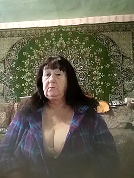 Snapshot of CrystalLime6411 chatting on October 19, 11:02 am CrystalLime6411 online show from October 19, 11:02 am