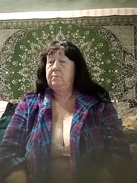 Snapshot of CrystalLime6411 chatting on November 25, 6:03 am CrystalLime6411 online show from November 25, 6:03 am