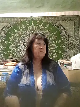 Snapshot of CrystalLime6411 chatting on November 18, 6:22 pm CrystalLime6411 online show from November 18, 6:22 pm