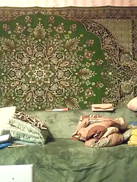 Snapshot of CrystalLime6411 chatting on February 17, 5:32 pm CrystalLime6411 online show from February 17, 5:32 pm