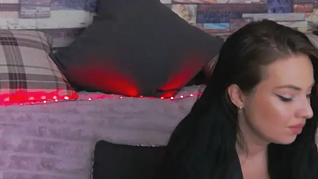 Snapshot of GrayLunna chatting on October 6, 5:41 am GrayLunna online show from October 6, 5:41 am