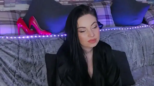 GrayLunna online show from January 10, 6:31 am