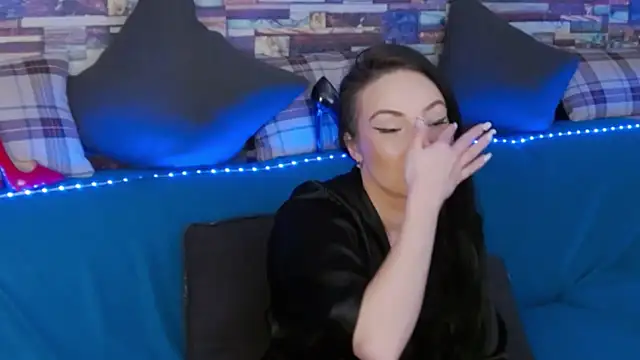 GrayLunna online show from February 15, 6:03 am