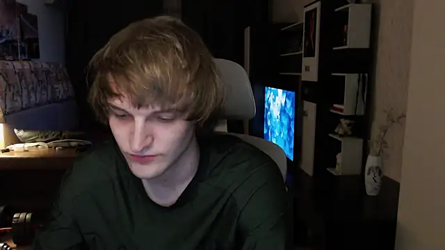 Playersuperstar online show from April 6, 8:10 pm