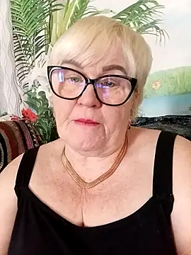 VioletSweet5566 online show from April 5, 7:15 am