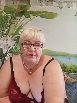 Snapshot of VioletSweet5566 chatting on July 8, 5:52 am VioletSweet5566 online show from July 8, 5:52 am