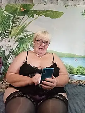 Snapshot of VioletSweet5566 chatting on July 20, 6:32 am VioletSweet5566 online show from July 20, 6:32 am