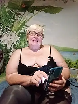 Snapshot of VioletSweet5566 chatting on July 15, 7:10 pm VioletSweet5566 online show from July 15, 7:10 pm
