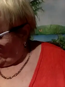 VioletSweet5566 online show from March 5, 6:15 pm