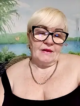 VioletSweet5566 online show from April 8, 5:31 am