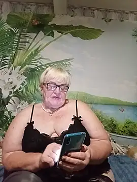 Snapshot of VioletSweet5566 chatting on July 8, 5:57 pm VioletSweet5566 online show from July 8, 5:57 pm
